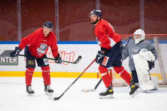 Ryssarna Pavel Zdunov, Alexander Kuvayev och målvakten