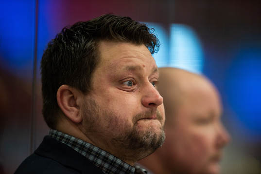 Modos tränare Mattias Karlin