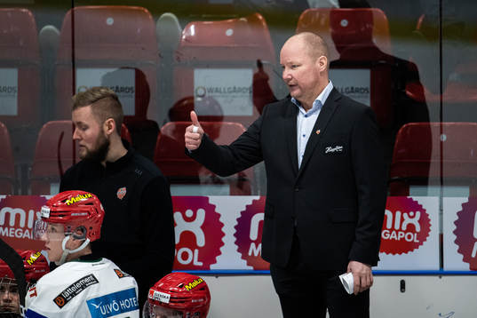 Modos assisterande tränare Jonas Holmström
