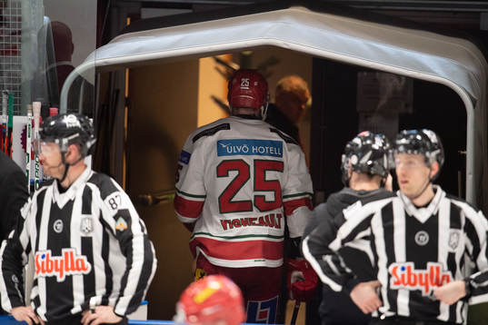Modos Sam Vigneault lämnar isen