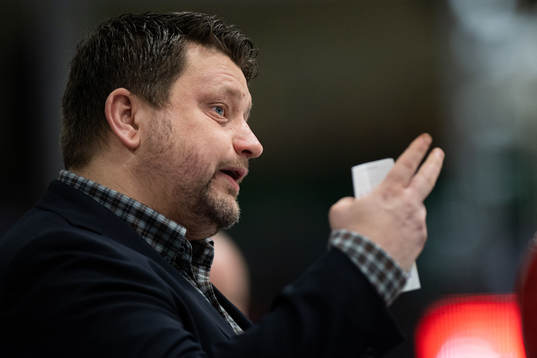 Modos tränare Mattias Karlin