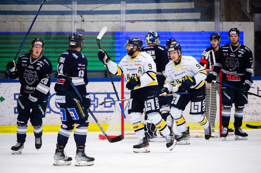 s Taylor Matson gör 3-2 målet