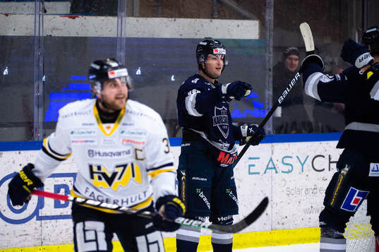 Karlskogas Mikael Roslund jublar