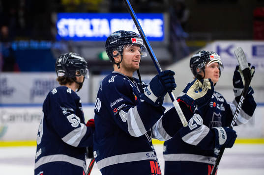 Karlskogas Samuel Wälimaa jublar