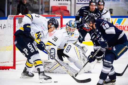 s Daniel Bertov, målvakt Filip Larsson, Nichlas Torp och