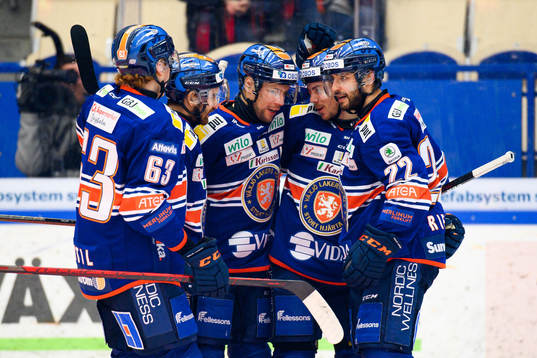 Växjös Robert Rosén jublar