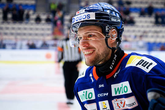 Växjös Robert Rosén jublar