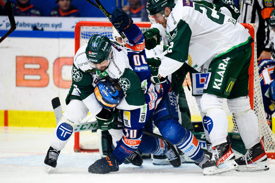 Färjestads Jesse Virtanen och Växjös Richard Gynge