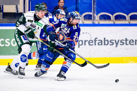 Färjestads Adam Ginning och Växjös Martin Lundberg