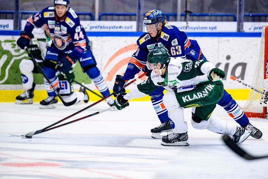 Växjös Michael Krutil och Färjestads Albert Johansson