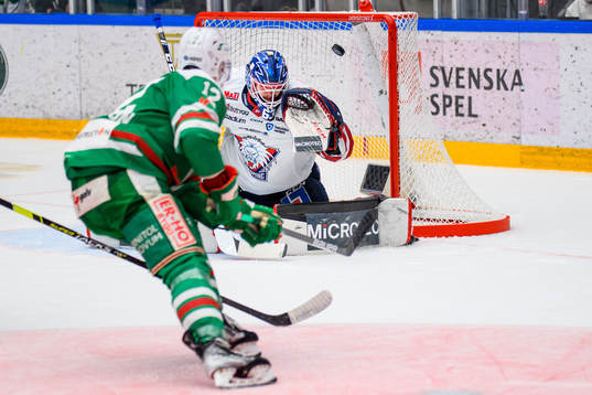 Rögles Brady Ferguson gör 2-1
