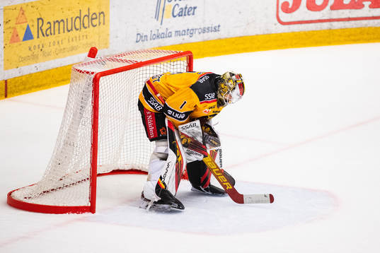 Luleås målvakt Jesper Wallstedt deppar