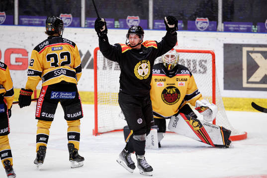 Brynäs Nick Olesen jublar