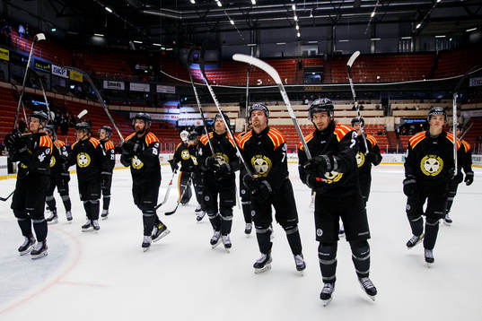 Brynäs spelare jublar