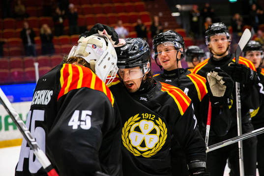 Brynäs målvakt Kristers Gudlevskis och Brynäs Kristofer