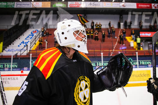 Brynäs målvakt Kristers Gudlevskis jublar