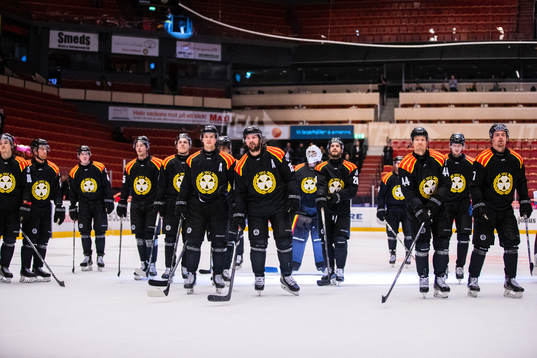 Brynäs spelare jublar