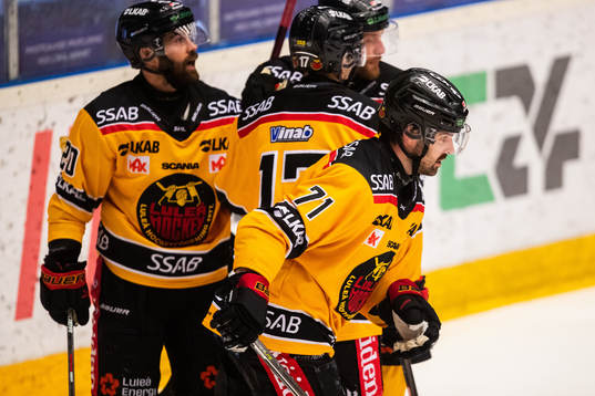 Luleås Linus Fröberg jublar