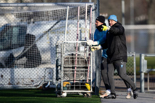 Målvakt Johan Dahlin och målvaktstränare Jonnie Fedel
