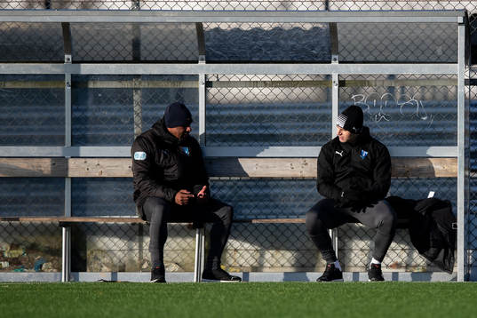 assisterande tränare Jeffrey Aubynn och tränare Milos