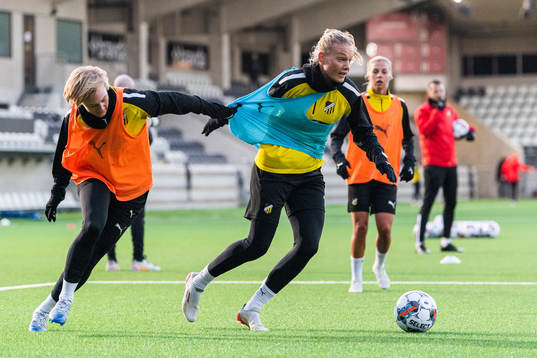 Luna Nörgaard Gevitz och Stine Larsen