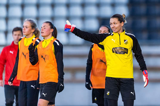 målvakt Jennifer Falk