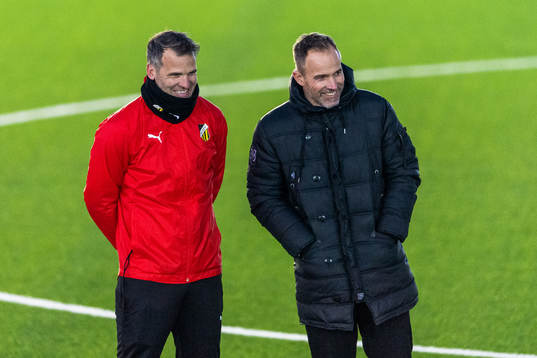 Tränare Robert Vilahamn och fotbolls- och