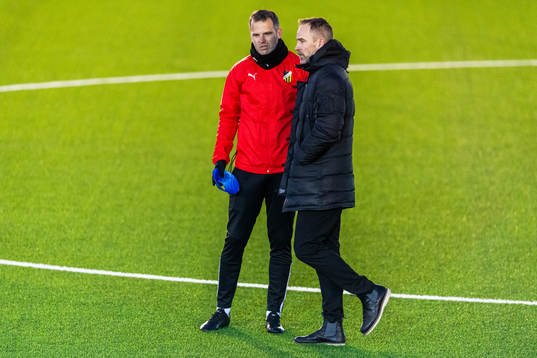 Tränare Robert Vilahamn och fotbolls- och