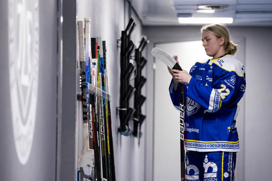 Leksands Agnez Svensson innan ishockeymatchen i SDHL mellan