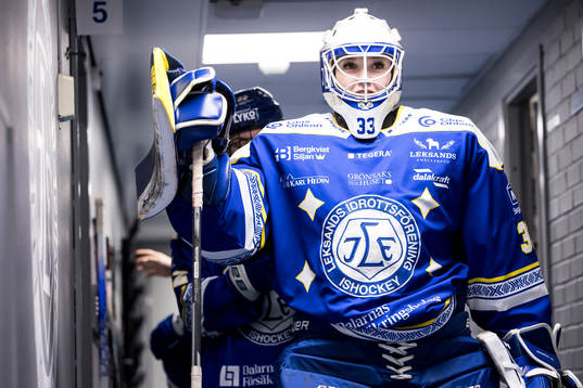 Leksands målvakt Amanda Johansson innan ishockeymatchen i