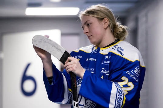 Leksands Agnez Svensson innan ishockeymatchen i SDHL mellan