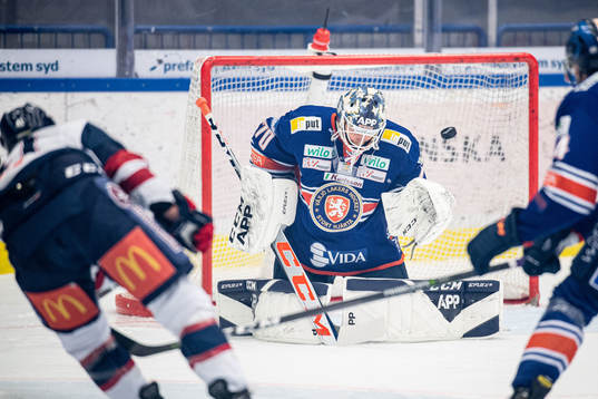 Linköpings Broc Little gör 0-1 bakom Växjös målvakt
