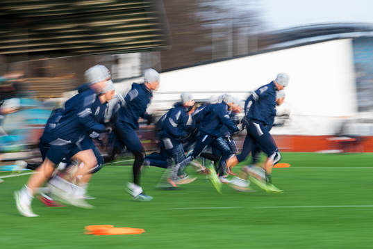 Spelarna springer