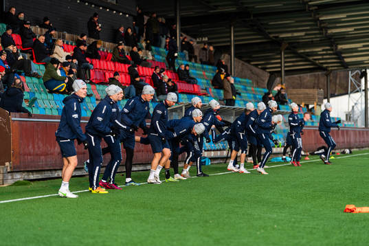 Spelare framför läktaren