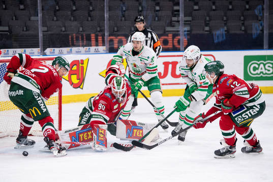 Frölundas Christian Folin, målvakt Matthew Tomkins och