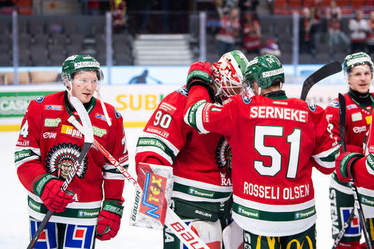 Frölundas Ludwig Persson, målvakt Matthew Tomkins och