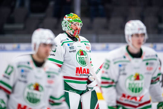 Rögles målvakt Christoffer Rifalk deppar ishockeymatchen