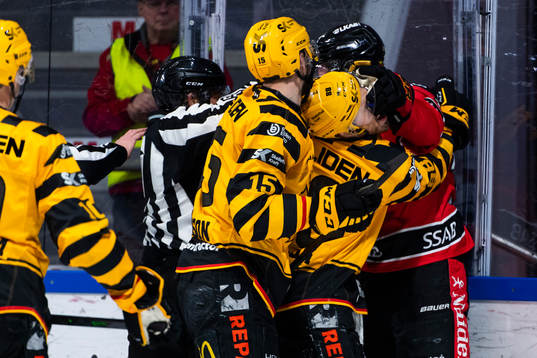 Skellefteås Jayce Hawryluk och Luleås Oscar Engsund