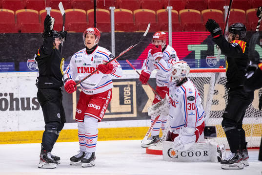 Brynäs Linus Ölund (t.v) jublar