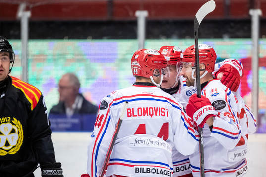 Timrås Albin Lundin jublar