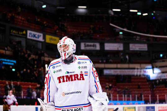 Timrås målvakt Jacob Johansson deppar