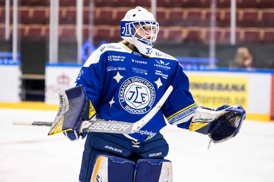 Leksands målvakt Amanda Johansson jublar