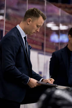 HV71s tränare Joakim Engström