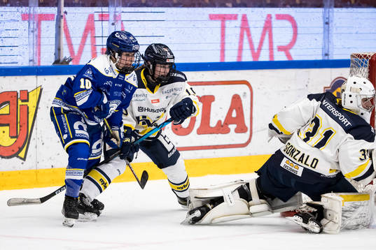 Leksands Phoebe Staenz och HV71s Linnea Andersson och HV71s