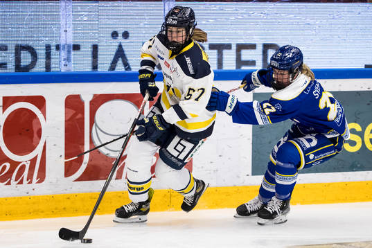 HV71s Elin Svensson och Leksands Agnez Svensson