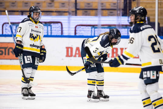 HV71s Danielle Stone och HV71s Mira Jungåker deppar