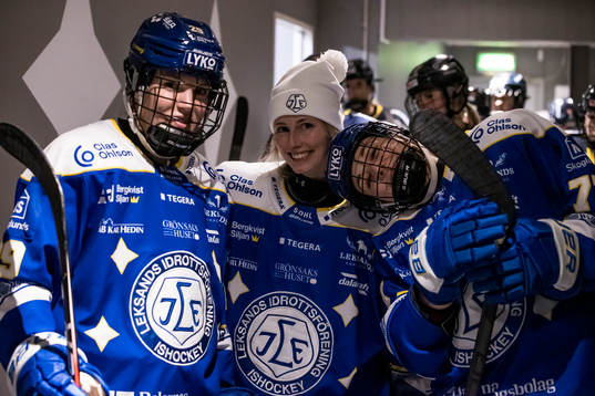 Leksands Paige Lindsey Agnew och Leksands målvakt Jule