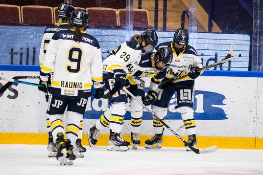 HV71s Mira Markström får hjälp av Felizia
