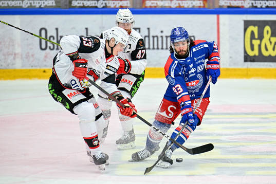 Malmö Redhawks Fredrik Händemark och Oskarshamns Cameron
