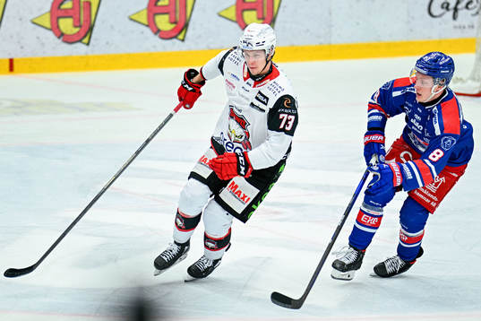 Malmö Redhawks Adam Ollas Mattsson och Oskarshamns Fredrik